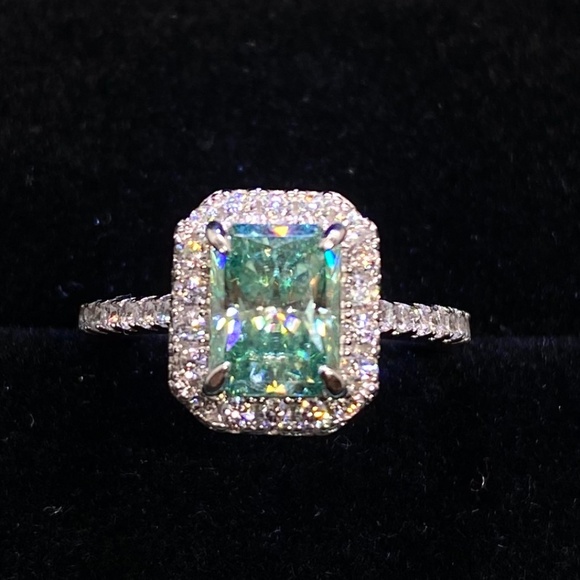 GRA Lab Grown Diamond Ring - 2ct | Mint Green - Picture 1 of 6